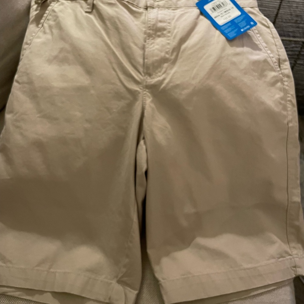 Mens Columbia shorts size 28.  New with tags.